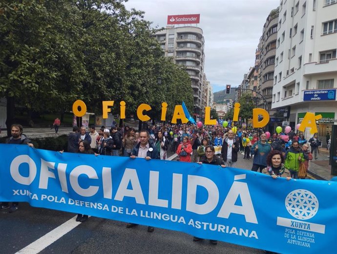 Manifestación en defensa de la oficalidad del asturiano.