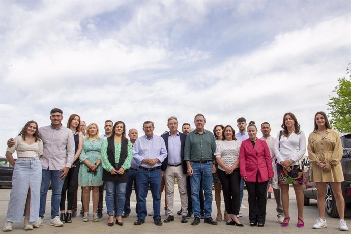 Presentación de la candidatura del PSOE en Benalúa (Granada) con la participación del secretario general del PSOE-A, Juan Espadas.