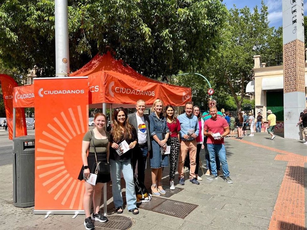La candidata de CS a la alcaldía de Palma anuncia las propuestas de la formación para mejorar la seguridad y acabar con la degradación en la zona de la plaza de España y la Estación Intermodal