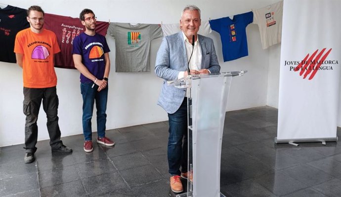El conseller insular de Promoción Económica, Jaume Alzamora, en el inicio del 'Acampallengua'