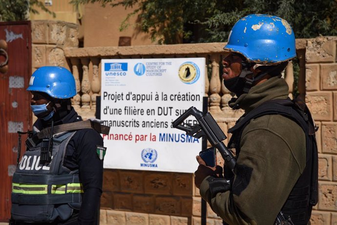 Archivo - February 10, 2022, Tombouctou (Timbuktu, Tombouctou (Timbuktu, Mali: Members of the United Nations Police Force (UNPOL) in Mali operating within MINUSMA secure a delegation during a working mission in downtown Timbuktu, February 8, 2022.