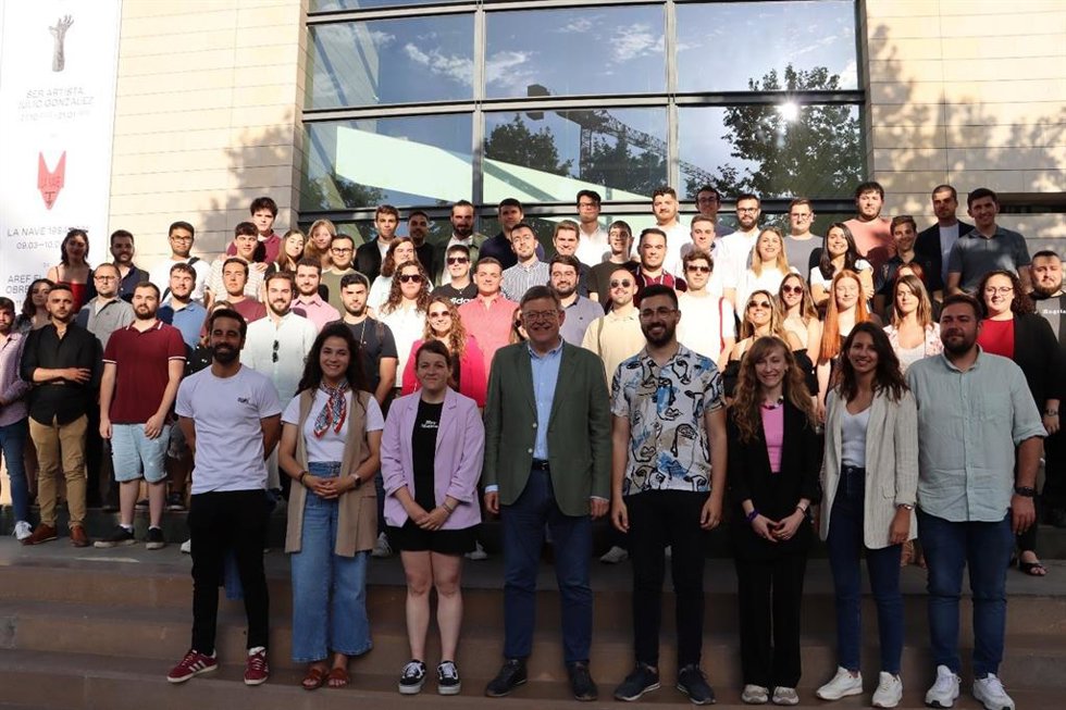 El 'president' de la Generalitat y candidato a la reelección por el PSPV-PSOE, Ximo Puig, participa en un encuentro con jóvenes