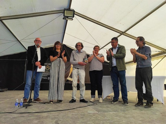 Entrega del premio Fira del Llibre de Valncia 2023 al poeta Josep Piera