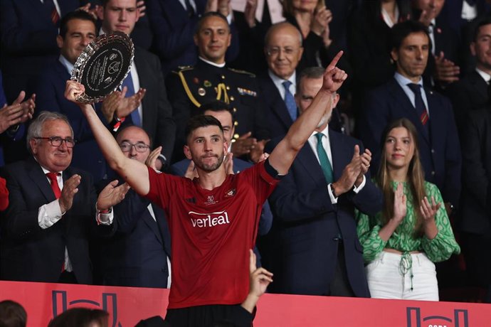 David Garcia of Osasuna gestures with the second place trophy during the spanish cup, Copa del Rey, Final football match played between Real Madrid and CA Osasuna at Estadio de la Cartuja on May 06, 2023, in Sevilla, Spain.