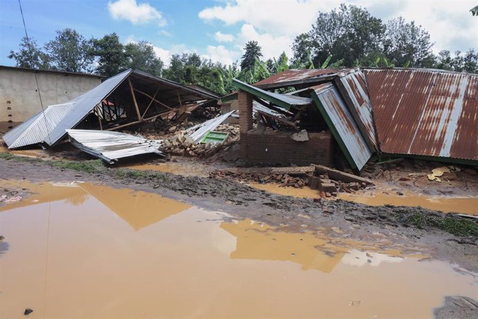 Casas dañadas por las recientes inundaciones en Ruanda