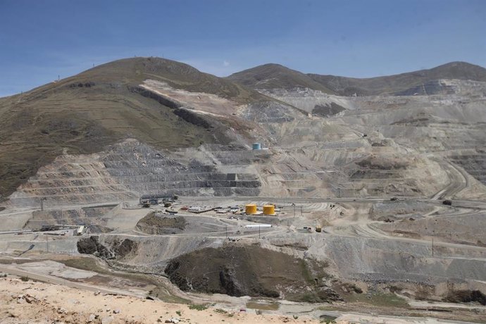 Archivo - Imagen de archivo de una mina en Perú