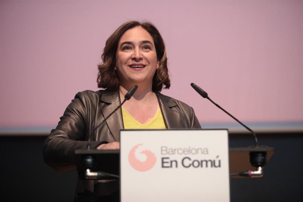 La alcaldesa de Barcelona, Ada Colau, en un acto de Barcelona En Comú.