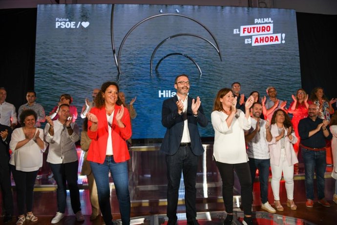 El secretario general del PSOE Palma, alcalde de 'Ciutat' y candidato a la reelección, Jose Hila, presenta su candidatura, arropado por Francina Armengol y Catalina Cladera