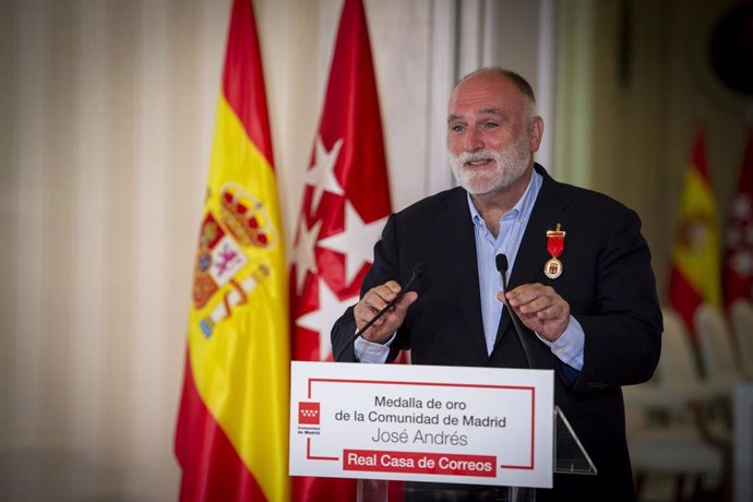 Archivo - El chef José Andrés interviene tras recibir la Medalla de Oro por parte de la presidenta de la Comunidad de Madrid, en la Real Casa de Correos, a 1 de julio de 2022, en Madrid (España).