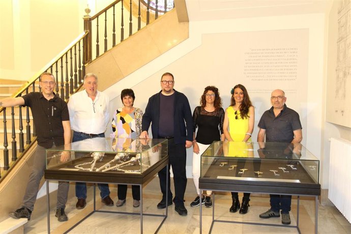 Laura Aznal, Joseba Asiron y representantes municipales de EH Bildu con Paavo Arhinmki, ex ministro de Cultura y Deporte y actualmente teniente alcalde del Ayuntamiento de Helsinki.