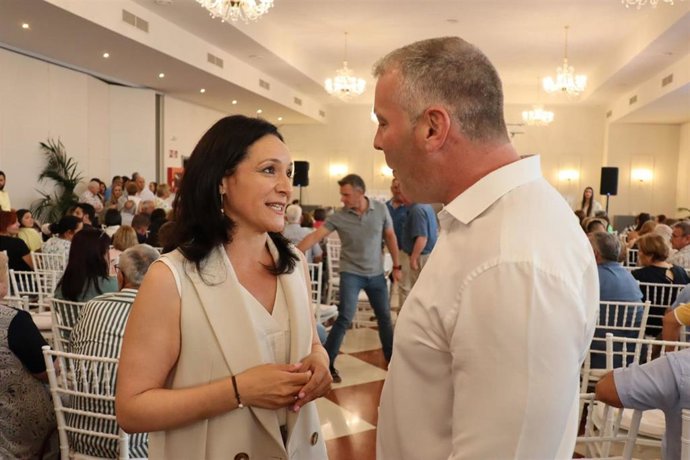 La secretaria general del PSOE de Córdoba, Rafi Crespín, en un acto de apoyo al alcalde y candidato de La Carlota, Antonio Granados