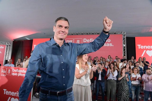 The President of the Government of Spain and Secretary General of the PSOE, Pedro Sánchez, greets his arrival at a pre-campaign event for the party, in Tenerife Espacio de las Artes (TEA), on May 7, 2023, in Santa Cruz de Tenerife, Tenerife, Canary Islands (Spain)