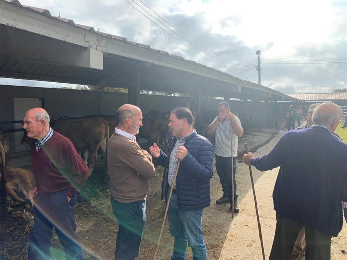El PP compromete un plan para que las tierras abandonadas y en desuso estén en manos de agricultores y ganaderos