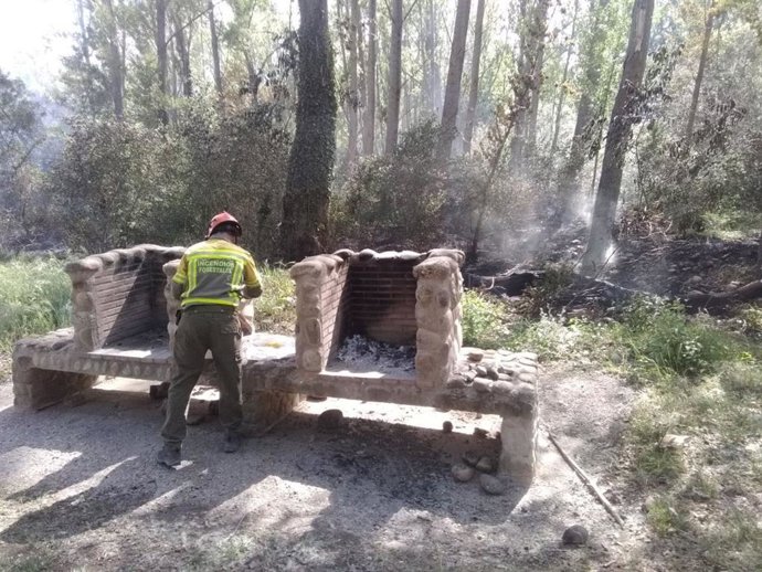 Zona de asadores sin marachispa donde se estima que empezó el fuego en Villamediana
