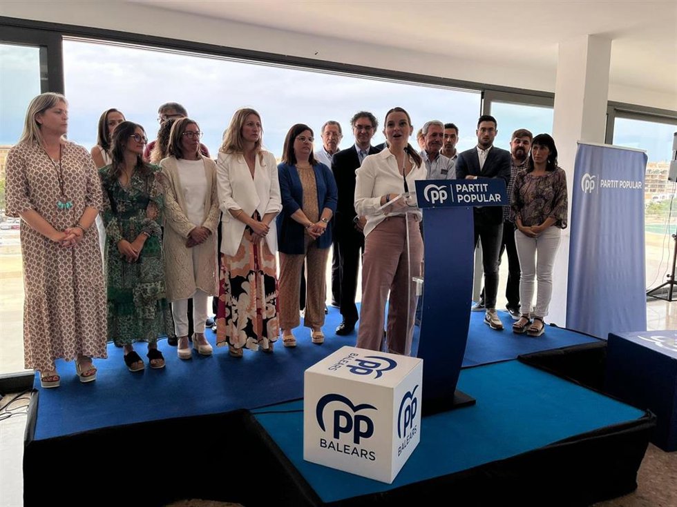 La presidenta del PP de Baleares y candidata a la presidencia del Govern, Marga Prohens,  en la presentación de la lista y el programa de gobierno del Partido en Manacor, en el Club Náutico de Porto Cristo