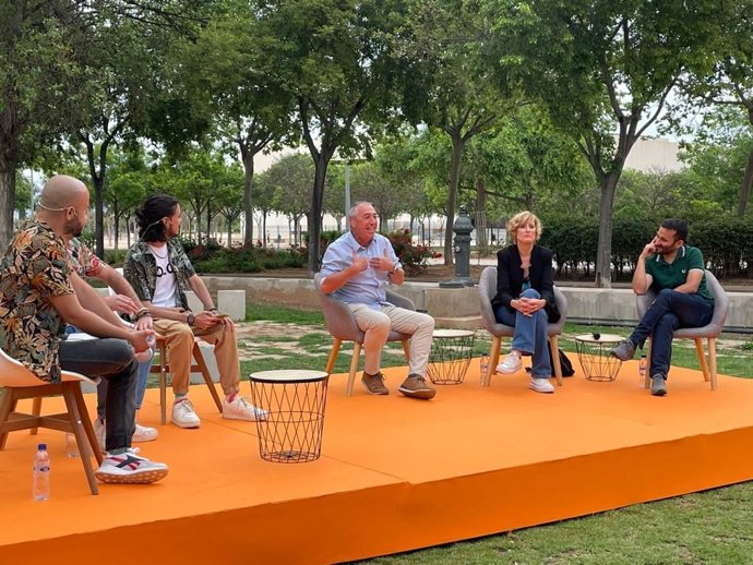 Acto 'Política no apta para adultos'