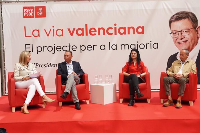 El presidente de la CEV, Salvador Navarro; la secretaria general de CCOO PV, Ana García, y el secretario general de UGT PV, Ismael Sáez,  la convención programa de Gobierno del PSPV-PSOE