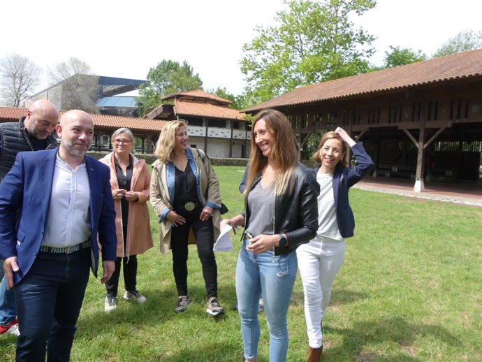 La candidata del PP a la alcaldía de Gijón, Ángela Pumariega, presenta el programa en materia de cultura.