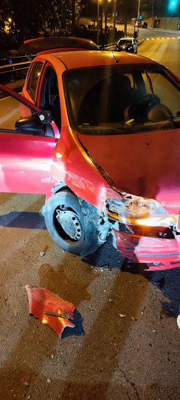 Vehículo siniestrado tras darse a la fuga.