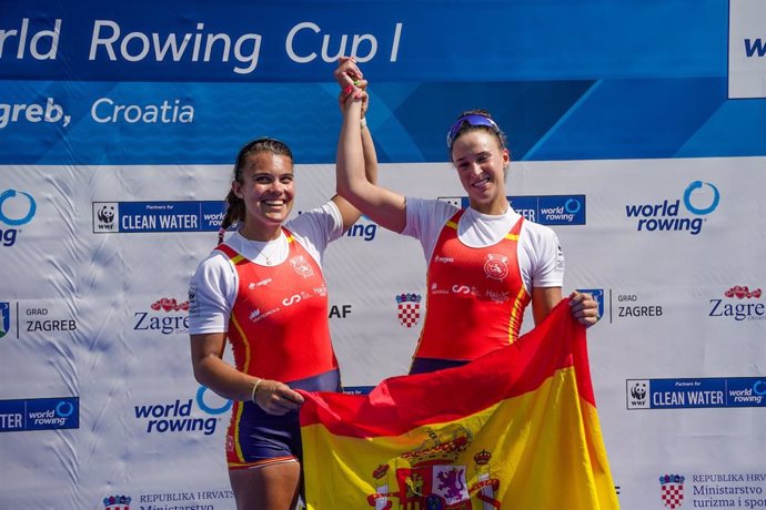 Aina Cid y Esther Briz celebran su oro en la Copa del Mundo de remo de Zagreb