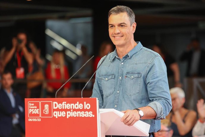 El secretario general del PSOE y presidente del Gobierno, Pedro Sánchez, interviene durante el acto de presentación de la candidatura de Las Palmas y de la presidencia de Canarias, en el Auditorio Alfredo Kraus, a 6 de mayo de 2023, en Las Palmas de Gra