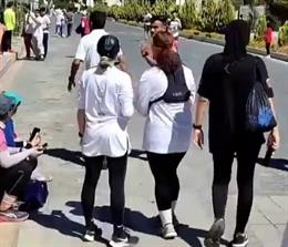 Mujeres sin velo en una maratón en Shiraz, Irán