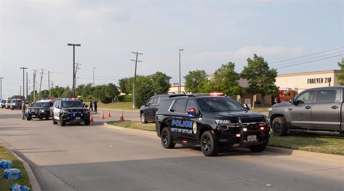 Policía en el tiroteo en un centro comercial estadounidense en Allen, Dallas, Texas