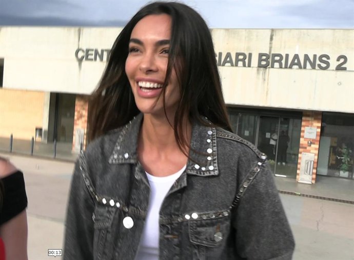 Joana Sanz abandonando la prisión tras visitar a Dani Alves este domingo