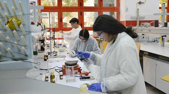 Archivo - Estudiantes, universitarios, jóvenes trabajadores.