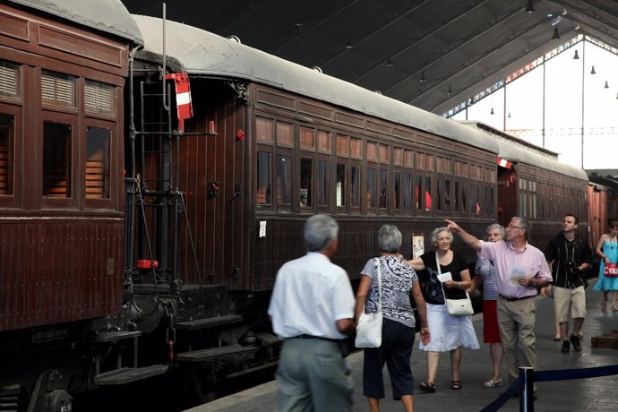 Archivo - El tren de la fresa que une Madrid y Aranjuez