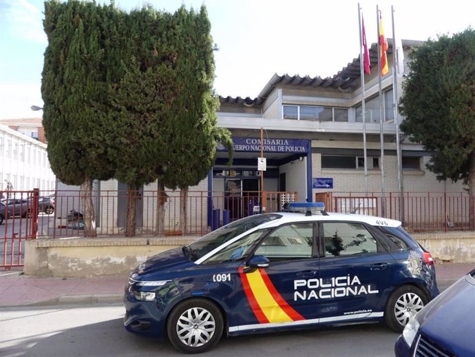 Un coche patrulla, en la Comisaría de Policía Nacional en Molina de Segura