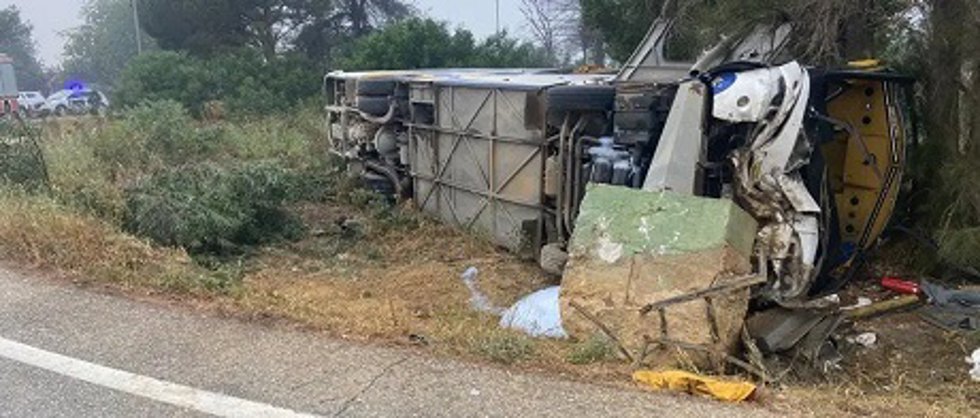 Imagen del autobús siniestrado cuando se dirigía a Almonte (Huelva).