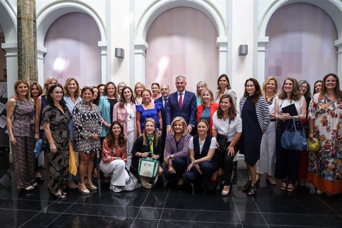 El candidato del PP a la Alcaldía de Sevilla, José Luis Sanz, en el encuentro con autónomos y empresarios organizado en la Cámara de Comercio.