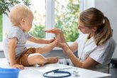 Foto: Pediatras niegan a Sanidad que los médicos de Familia tengan "competencias" para atender a niños