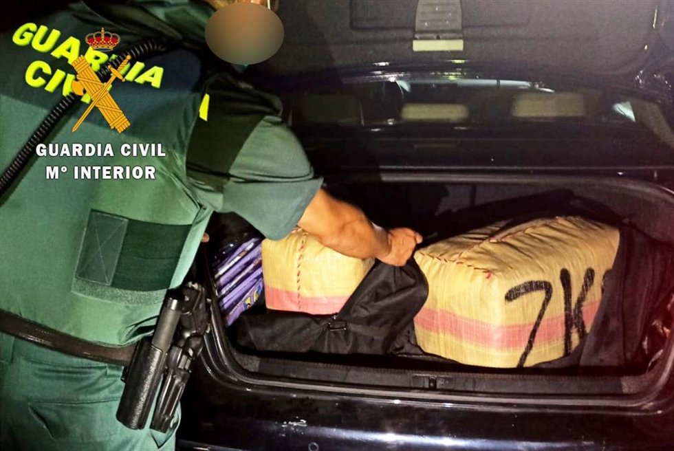 Furgoneta interceptada con fardos de hachís
