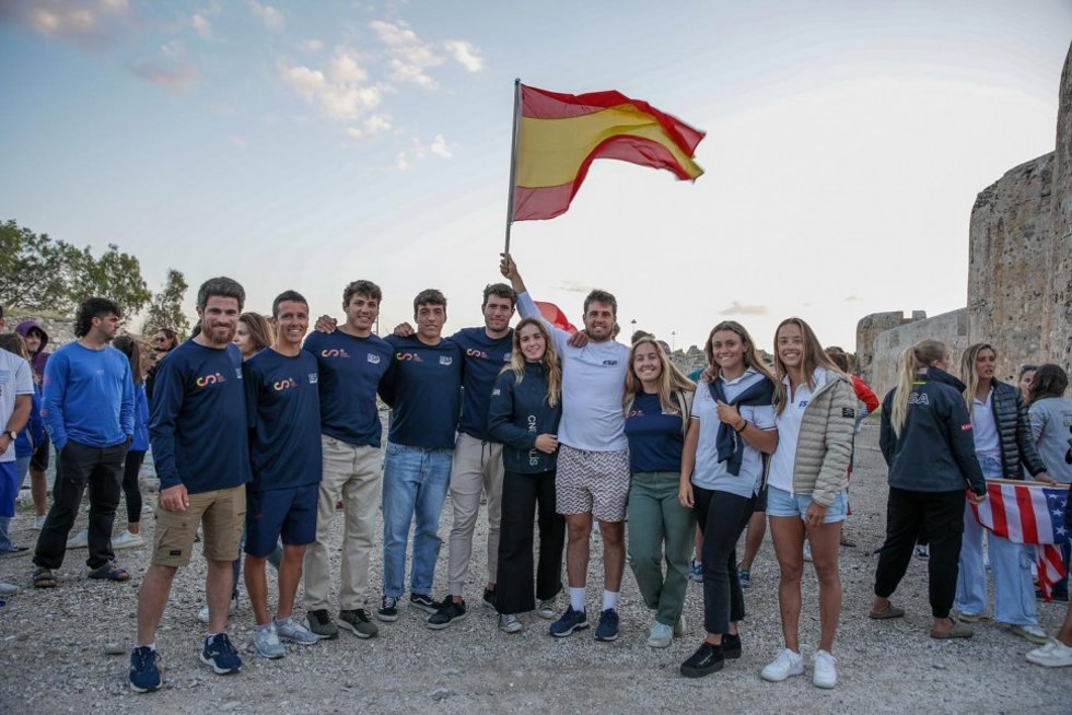Regatistas españoles antes del Europeo de la nueva clase olímpica iQFOiL