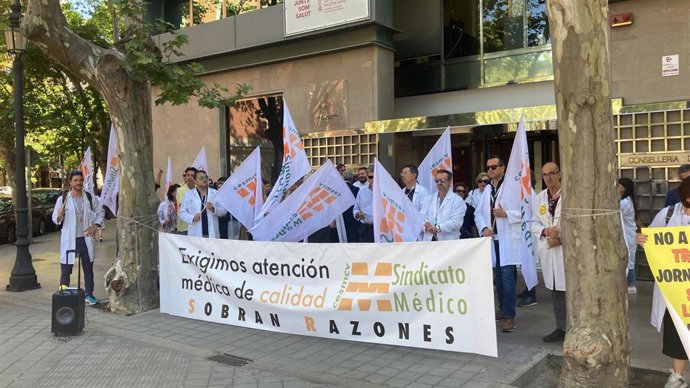 Concentración de CESM frente a Conselleria de Sanidad