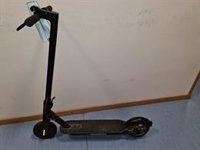 Detenido en Jaén el conductor de un patinete eléctrico por circular por la acera y "arremeter" contra un agente