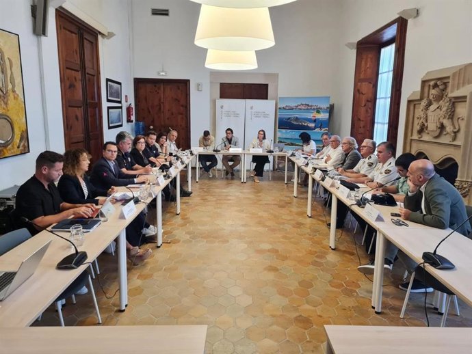 Administraciones de Baleares renuevan su compromiso en la lucha contra el turismo de excesos.