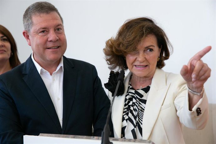 El presidente de Castilla-La Mancha y candidato a la reelección, Emiliano García-Page, y la exvicepresidenta del Gobierno Carmen Calvo