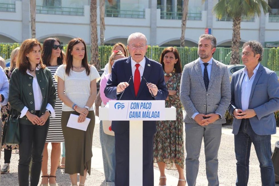 El candidato del PP a la reelección en la Alcaldía de Málaga, Francisco de la Torre, en rueda de prensa