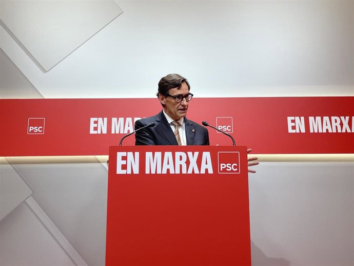 El primer secretario del PSC, Salvador Illa, en una rueda de prensa este lunes.