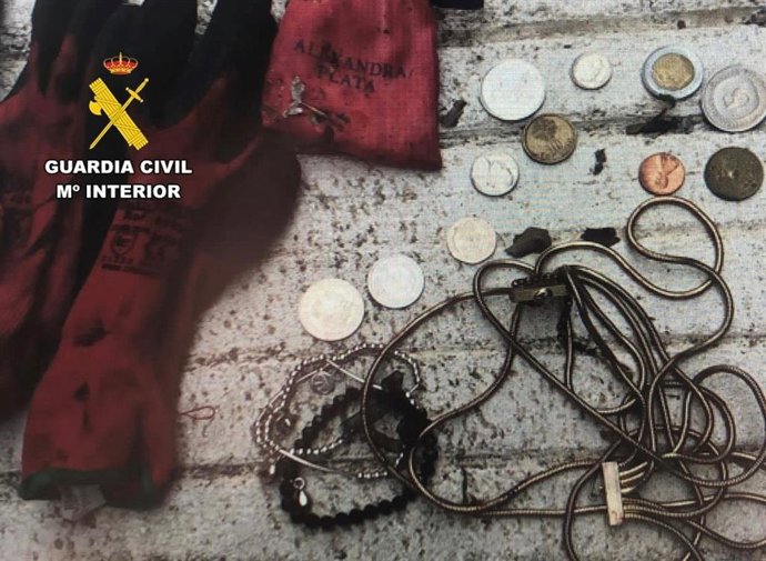 Algunos efectos recuperados