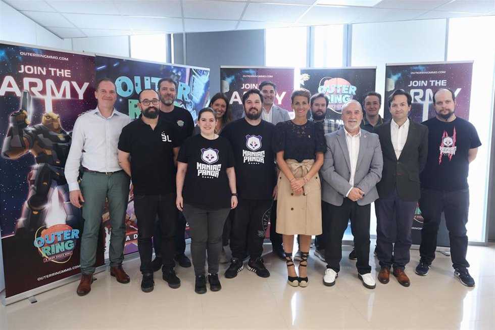 La presidenta María Chivite con representantes de la empresa Nexxyo Labs.