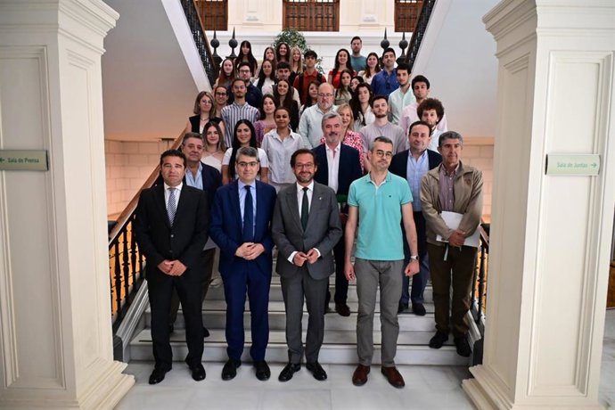 Recepción de estudiantes que harán sus prácticas en la Junta en Granada