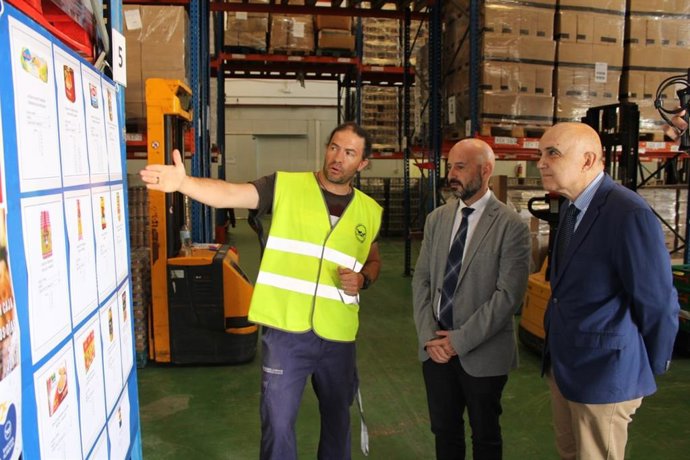 El subdelegado del Gobierno en Málaga, Javier Salas, visita Bancosol y Cruz Roja por el programa de Ayunda Alimentaria