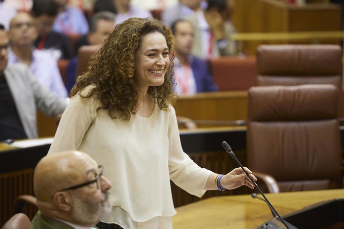 La portavoz del Grupo Por Andalucía, Inmaculada Nieto, realiza pregunta de control al presidente de la Junta de Andalucía, Juanma Moreno, durante la segunda jornada del Pleno del Parlamento andaluz en el Parlamento de Andalucía, a 4 de mayo de 2023 en S