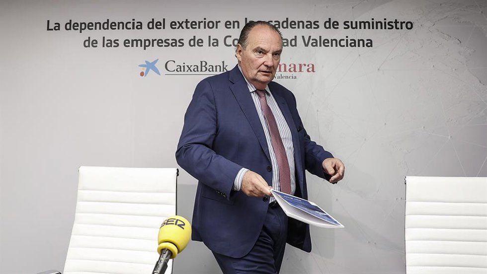 Archivo - El presidente de Cámara Valencia, José Vicente Morata, a su llegada a la presentación del informe Las cadenas de suministro y su dependencia del exterior para las empresas de la Comunitat, en la Sede Caixabank, a 29 de noviembre de 2022, en 