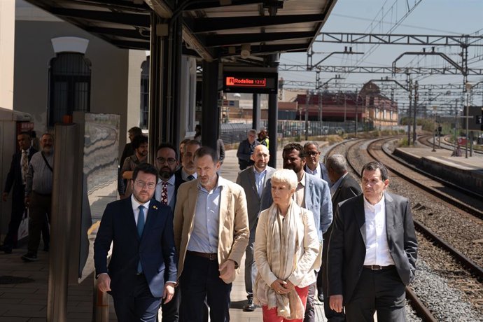 El president de la Generalitat, Pere Aragons; el conseller de Territori, Juli Fernndez; El director general de Conservació I Manteniment d'Adif, ngel Contreras, i la directora de Rodalies, Mayte Castillo