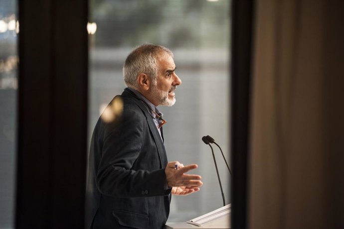 Archivo - El líder de Cs en el Parlament, Carlos Carrizosa, en una rueda de prensa